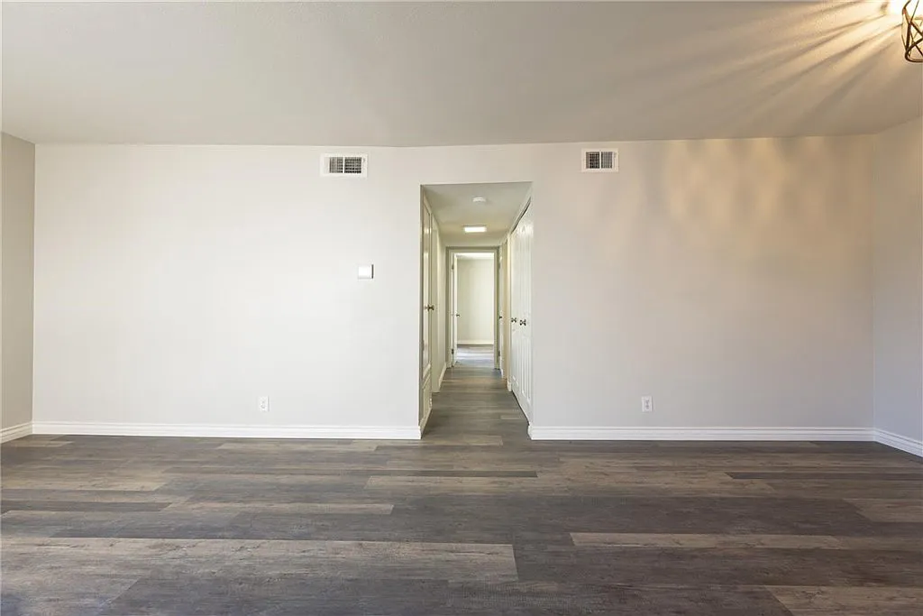 1006 S Citron St — Photo 2