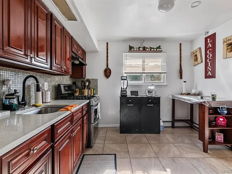 22 Hudson Pl — Photo 8