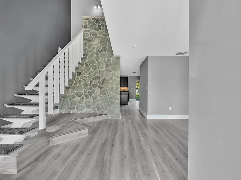 14212 NE 4th Ave — Photo 14