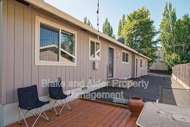 Studio, 1.0 bath, 800 sqft, $1,300 — Photo 1