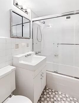 4th image of 210 E 63rd St APT 6F