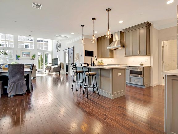 4th image of 61102 Silver Birch Ln #61102