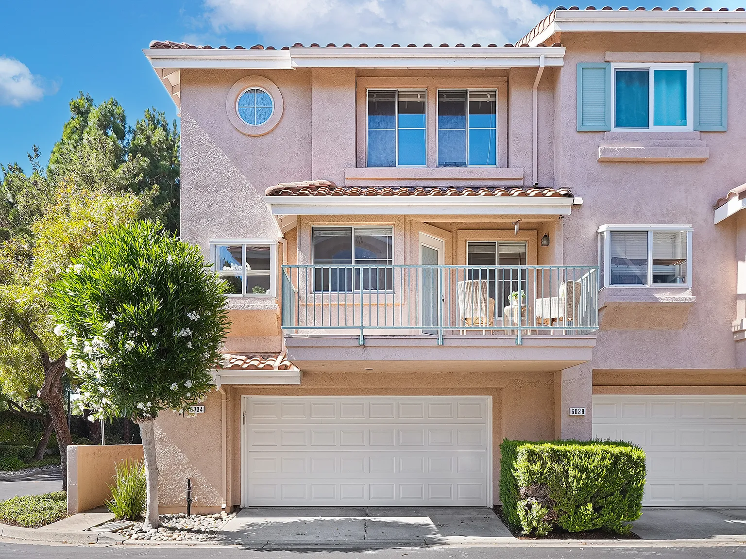 4 bed, 1933 sqft, $4,695 — Photo 3