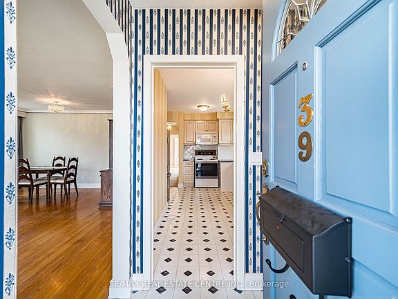 3rd image of 39 Bradstock Rd