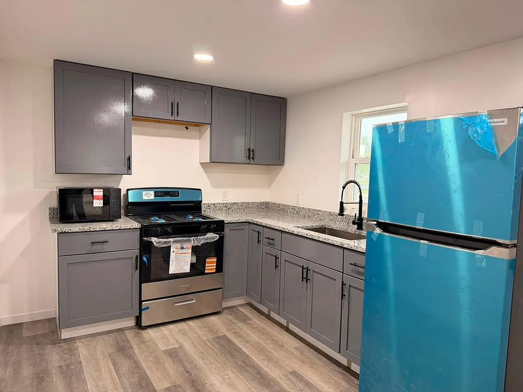 3 bed, 1202 sqft, $1,600 — Photo 2