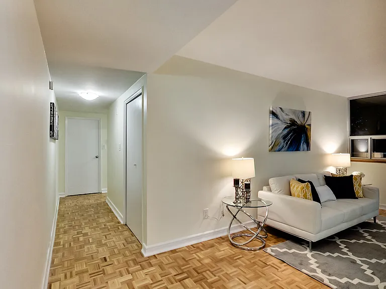 625 Roselawn Ave — Photo 71