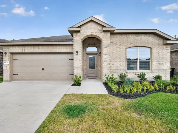 1921 Cherokee Ln, Cleburne, TX 76033