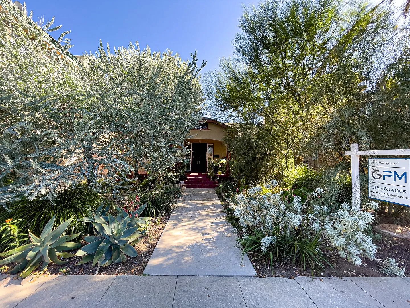 424 W Wilson Ave — Photo 1