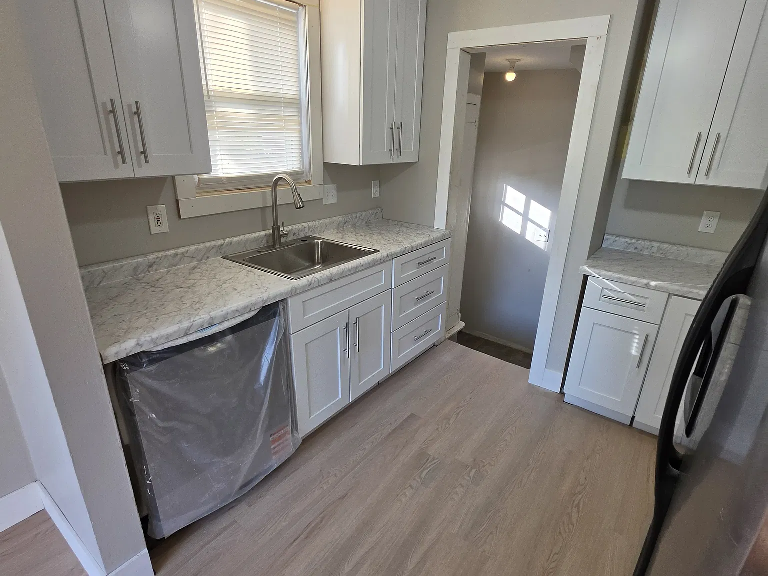 3 bed, 1000 sqft, $1,575 — Photo 2