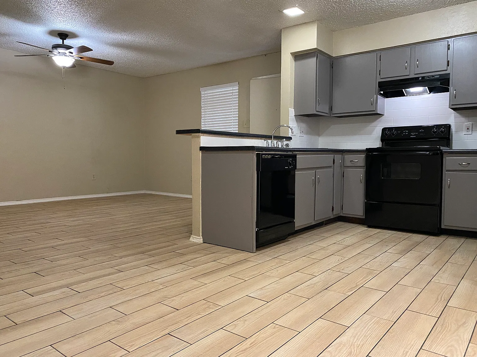 2 bed, 804 sqft, $1,100 — Photo 4