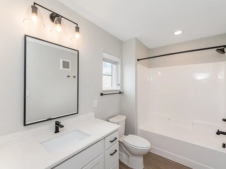 7. District Townhouse_Bath1