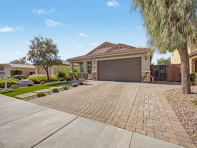 2694 E Runaway Bay Pl — Photo 2