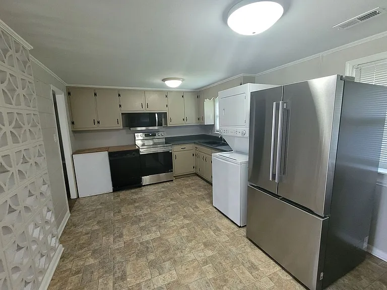 6228 Watkins Rd — Photo 2