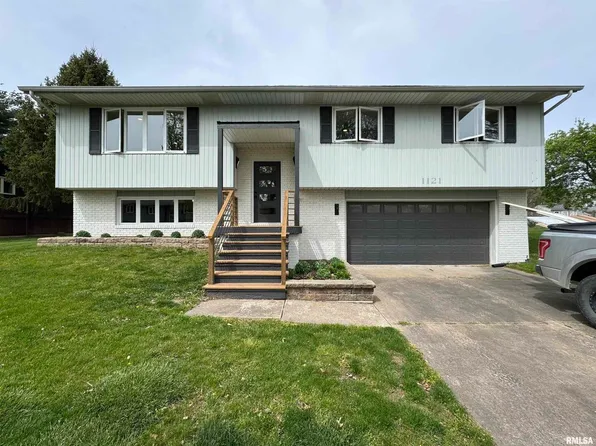 1121 Mark St, Colona, IL 61241