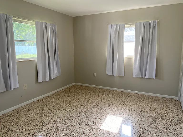 2335 Sunnyside Pl — Photo 9