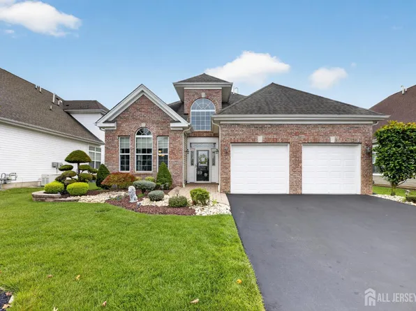 228 Diamond Spring Dr, Monroe Township, NJ 08831