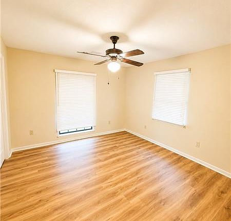 5th image of 117 Maple Dr