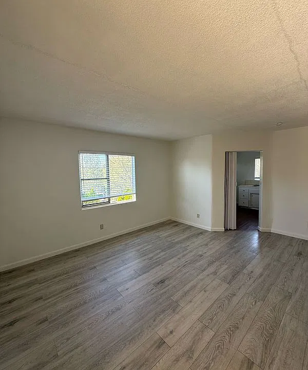 13702 Penn St #B