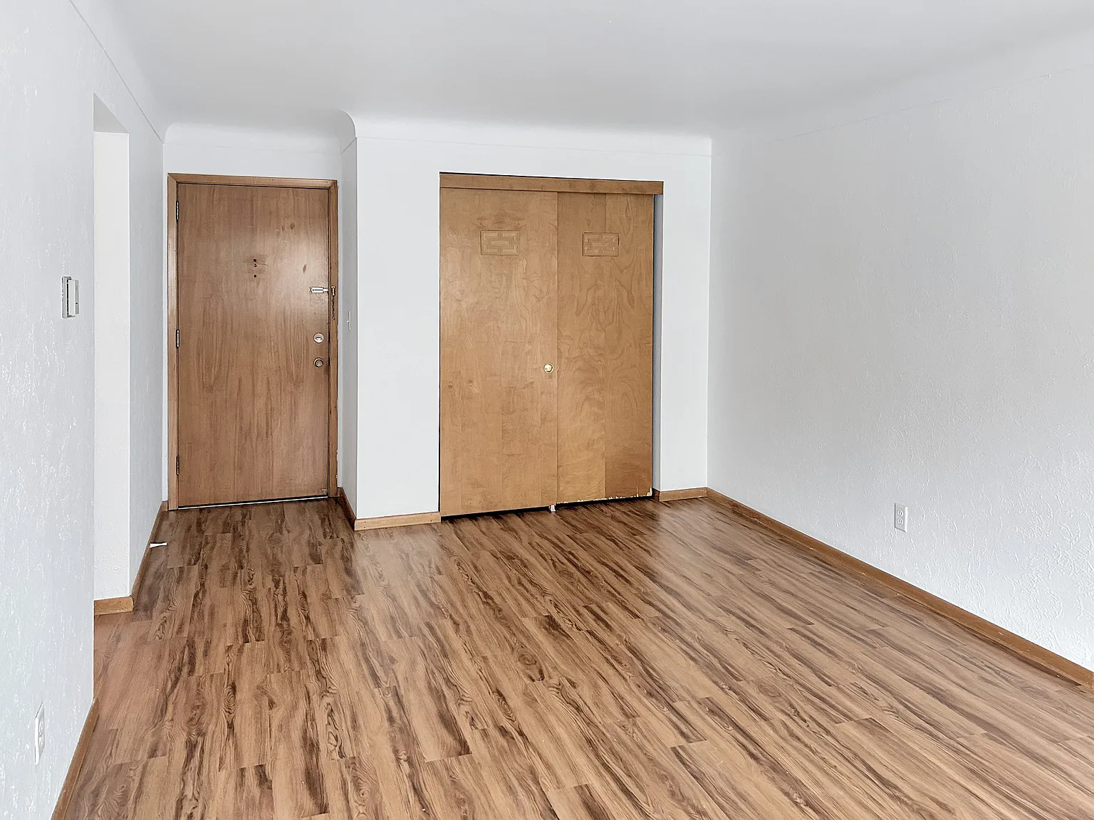 Carroll Court Apartments — Photo 2