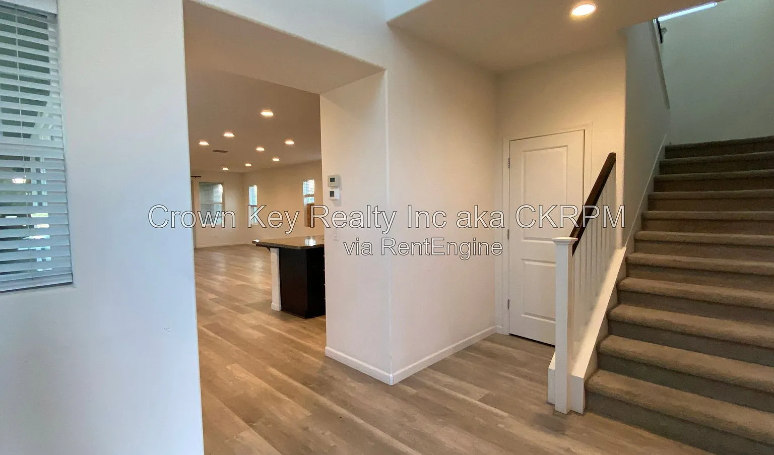 4 bed, 4.0 bath, 3005 sqft, $3,500 — Photo 2