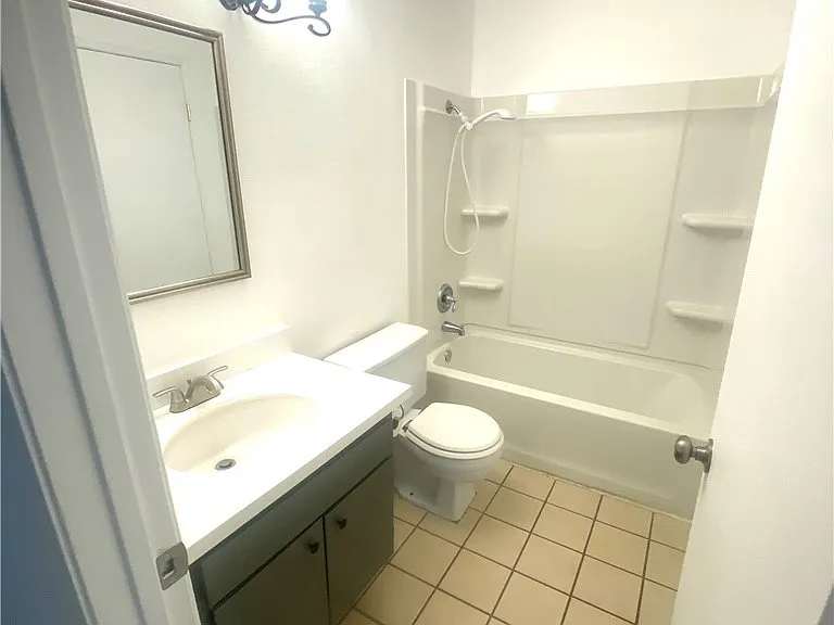 1463 W Cypress St — Photo 14