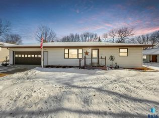 1104 Wyland Dr, Dell Rapids, SD 57022