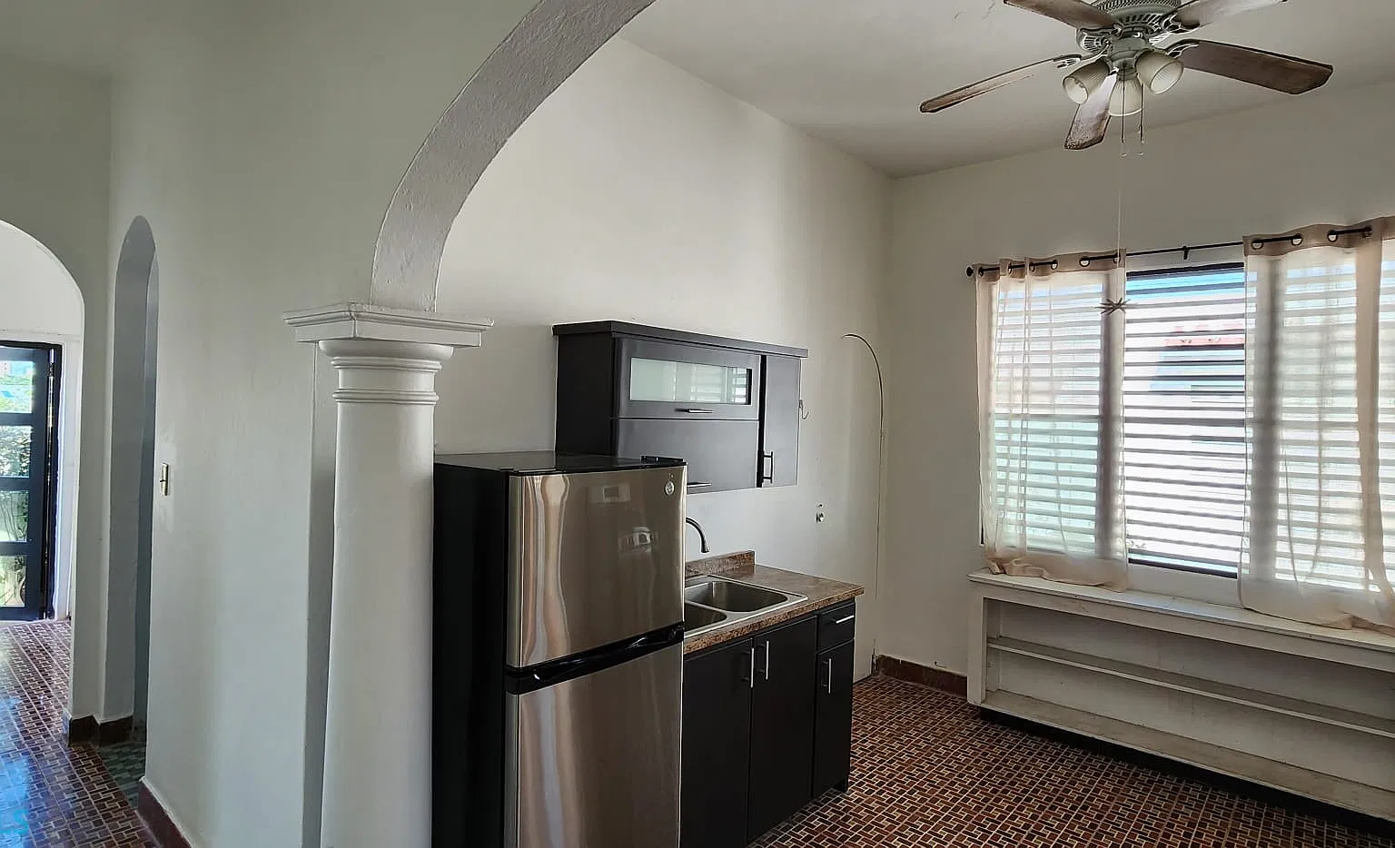 3 bed, 1.5 bath, 1200 sqft, $1,300 — Photo 1