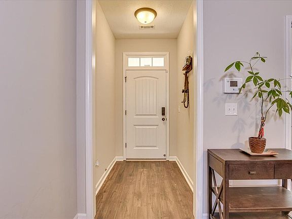 3rd image of 885 Westlawn Drive