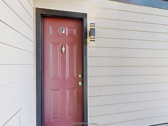 3rd image of 806 Oran Cir APT F