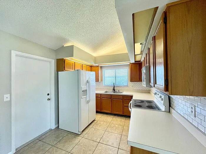 505 Walnut Grove Pl — Photo 11