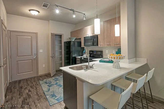 The Maywood Apartments — Photo 6