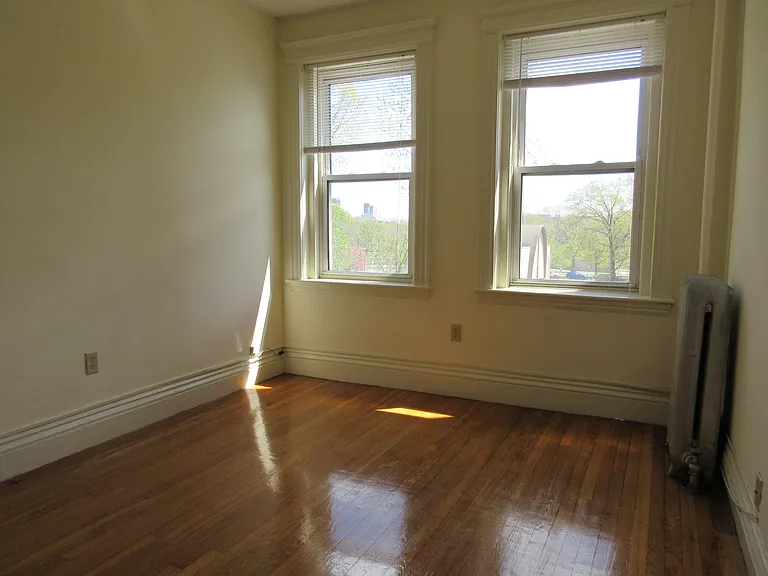 100 Queensberry St #11 — Photo 10