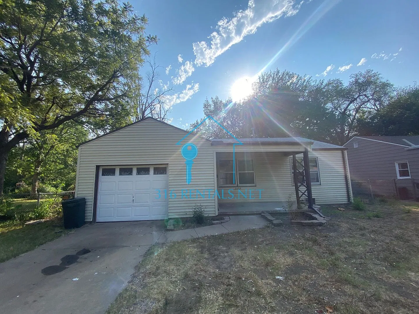 $995- ** Coming Soon** 2 Bedroom / 1 Bathroom - Single Family Home — Photo 1