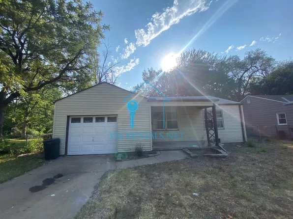 2102 S Spruce St, Wichita, KS 67211