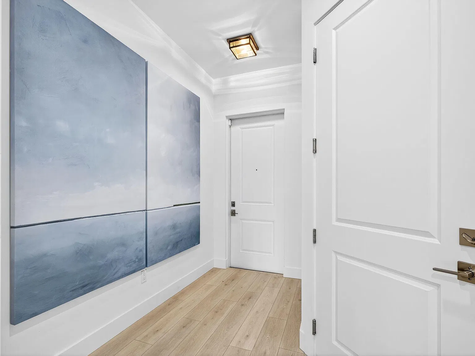3 bed, 2.5 bath, 1900 sqft, $8,500 — Photo 2