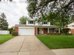 2797 English Dr, Troy, MI 48085