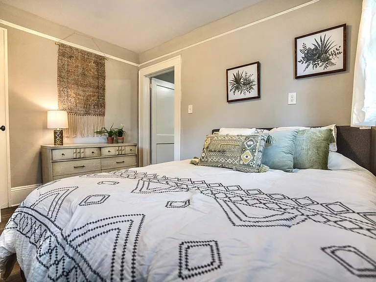2337 Gilmore St #1 — Photo 7