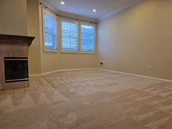 4th image of 2160 Santa Cruz Ave APT 25