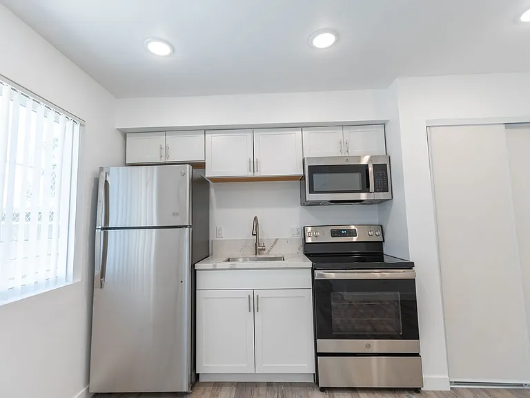 18407 Dearborn Street — Photo 11