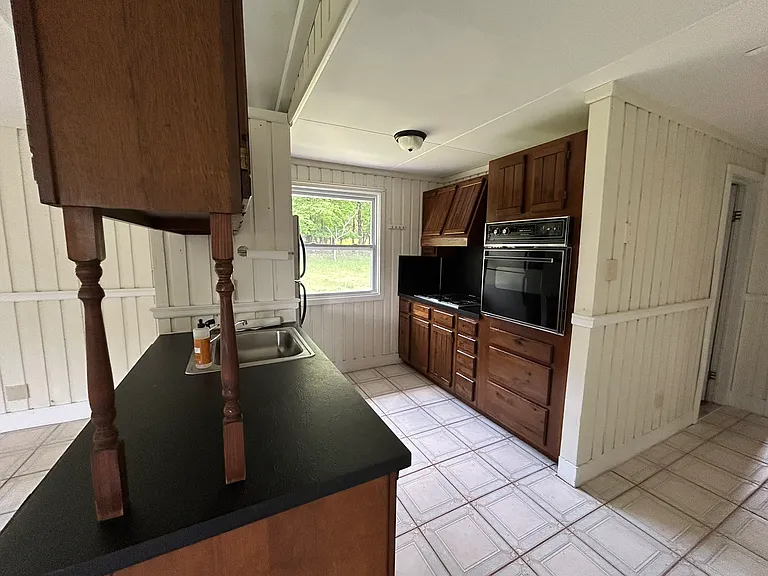 548 Mountain Rd — Photo 7
