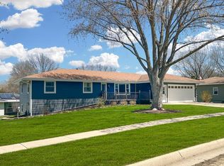 2042 Cimarron Dr, Freeport, IL 61032