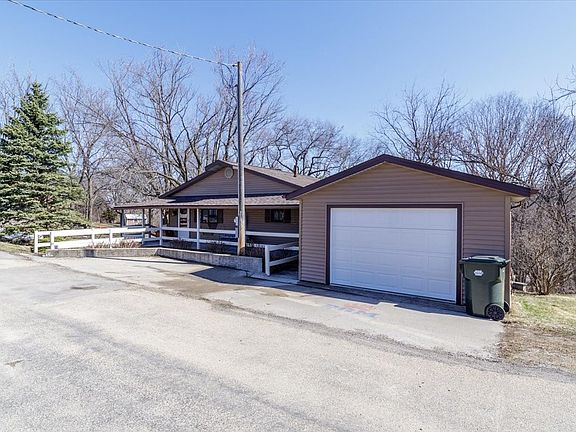 3rd image of 1275 Holiday Ln