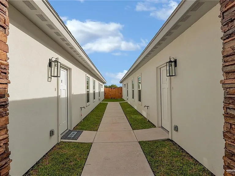 5613 Notre Dame Ave #3 — Photo 4