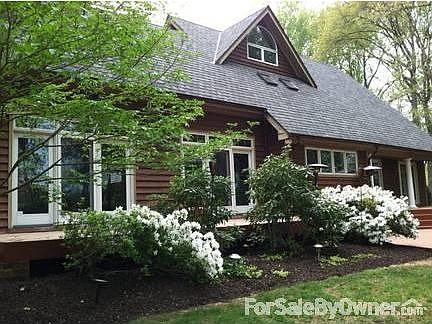 Rear View
						:
						Very well landscaped.