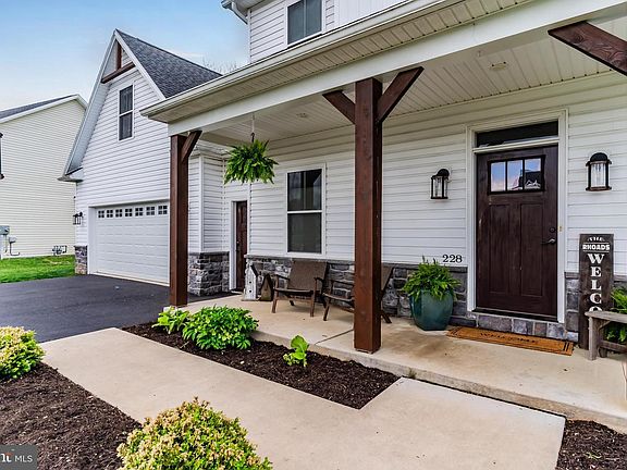 5th image of 228 Parkway Dr