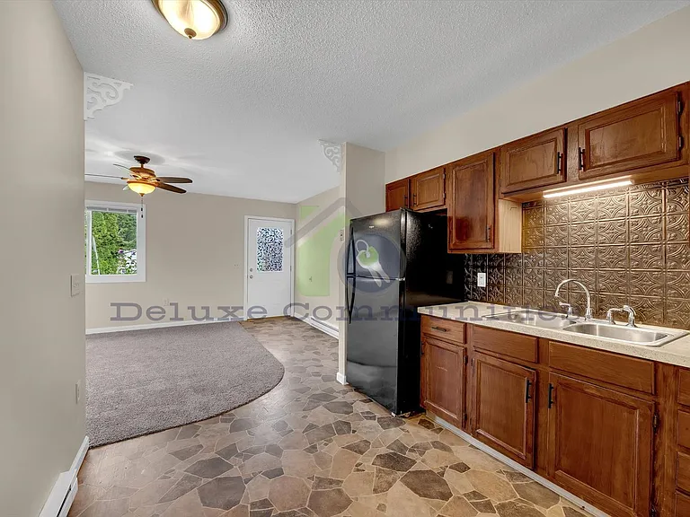 404 Russell St — Photo 9