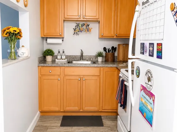 15 Willis St APT 5, Framingham, MA 01702