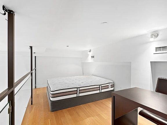 5th image of 153 Manhattan Ave APT 2A