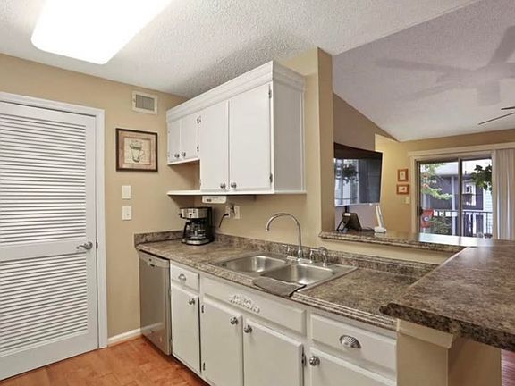 5th image of 642 Granville Ct Room 2