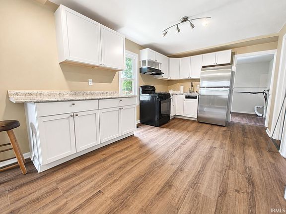 3rd image of 544 Fremont St